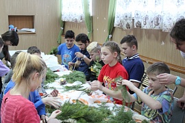 Мастер-класс «Рождественский венок» для ребят из Детского дома (Первоуральск, декабрь, 2017)